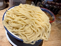【並盛の5倍】三田製麺所の「超特盛り1.5kgつけ麺」が難攻不落すぎた！ プラス450円で爆盛りフェア開催中