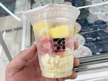 【衝撃】セブンイレブンの店舗限定「スムージー」を購入してみたら思てたんと違うの手渡された！ え……これどうやって飲むの？