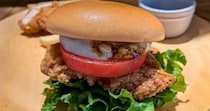 モスのレア店舗「山と海と太陽」が東京初進出！ 店に行ったら全店で出すべきハンバーガーを発見！ コレはレギュラー化していい