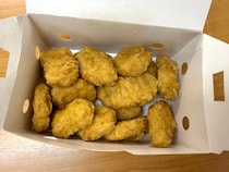 マックに「二郎系ナゲットソース」誕生！ 期間限定「うま塩ガーリック」が過去最高レベルに強烈だった