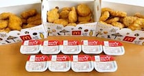 チキンマックナゲットの期間限定『スパイシーバターチキンカレーソース』があまりにもカレーすぎるので、大量に買ってカレーライスにしてみた