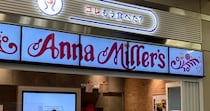 【やったぜ】アンナミラーズが期間限定で高円寺駅に出店中！ しかし予約限定のクリスマスケーキは……