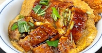 かつやの新作『うな玉とロースカツの合い盛り丼』、今年もうなぎは揚がっていなかった