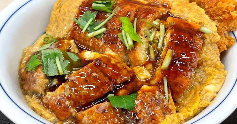 かつやの新作『うな玉とロースカツの合い盛り丼』、今年もうなぎは揚がっていなかった