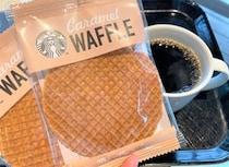 スタバの「キャラメルワッフル」を “より美味しくする方法” があるって知ってる？ 簡単にできるので試してみた