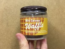 【高い】爆売れした “スタバ880円ワッフル” がヤヴァイ → 正直その人気がわからなかったので実際に買ってみた