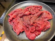 牛たん食べ放題550円！『大衆焼肉居酒屋牛たんたんと』がお通し＋ワンドリンク制でもコスパ良く感じた理由