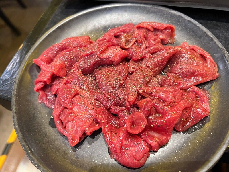 牛たん食べ放題550円!『大衆焼肉居酒屋牛たんたんと』がお通し+ワンドリンク制でもコスパ良く感じた理由