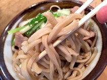 【衝撃】通称、そば界の二郎！ 角萬の「冷や肉大」の中毒性がヤバすぎる / カドマニスト増殖の気配あり