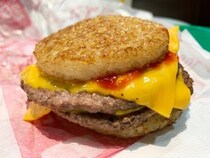 【正直レビュー】マクドナルド『ごはんダブチ』を食べてみた！ 他のごはんバーガーと違う2つのポイント