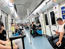 北京地下鉄の「酒の広告」がナナメ上だった / あるいは『二鍋頭』から考える広告の存在感について