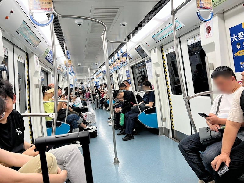 北京地下鉄の「酒の広告」がナナメ上だった / あるいは『二鍋頭』から考える広告の存在感について
