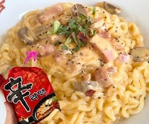 【ウソだろ】辛ラーメン＋生クリーム → 明太カルボナーラになった / 辛ラーメンがパスタに転生