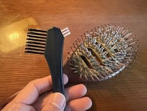 530円の業務用ヘアブラシクリーナーでも倒せなかった……最後まで残った “ラスボス” とは