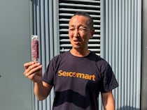 【真似厳禁】どれだけ暑くてもアイスを食べ続ければ何とかなる説！ 37度の直射日光下で試してみた結果
