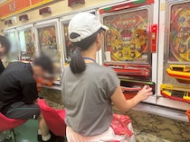 昭和のゲームもパチンコも遊び放題！「岐阜レトロミュージアム」に70代の母を連れて行ったら、パチンコ台の前から動かなかった…