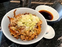 【超穴場】あの名店が秋葉原で密かに復活してた！ 超極太ラー油そば「カサブランカ」は新アキバグルメの定番になる予感大!!