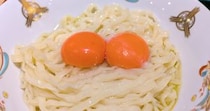つけ麺専門店『三田製麵所』の「たまごかけ麺」は、食べ終わってからが始まりみたいなところがある