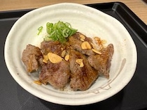 伝説の再来か？ 松屋の店舗限定『牛ステーキ丼』に見た6年前との違いが世知辛い