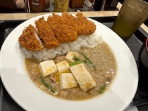 松のやの謎メニュー「白麻婆ライス」は何味なのか？ 1つだけ重大な注意点があるから気をつけてくれ…