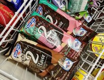 ブルーシールの人気フレーバーが手を組んだだと…！ 那覇ファミマで「サンフランシスコミントチョコ ＆ ストロベリー」を食べたら沖縄とアメリカを感じた