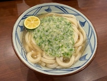 丸亀製麺『ねばとろ旨塩うどん』が天才的！ 刻んだあの具材を入れたら “ねばとろ革命” が起きていた