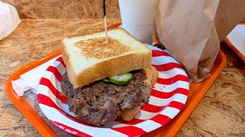 値上げ時代の救世主！ ワンコインで絶品クラフトバーガーが食える『JB’s TOKYO』