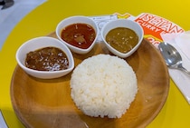 伊勢丹新宿「カレーフェス2026」の試食して買える『レトルトカレーBAR』が素晴らしい！ スパイスジェラートもおすすめ