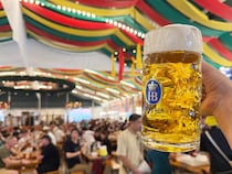 横浜赤レンガ倉庫でドイツ体験🍻「横浜オクトーバーフェスト2025」はビール好きさんはもちろん、飲めなくても楽しめて雰囲気最高っ！