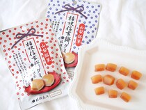 噛むたびに再現度がマシマシ！きな粉をこぼさずパクパク食べられるローソン「桔梗信玄餅グミ」【#グミ偏愛レポ】