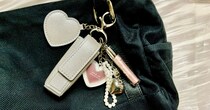 バッグにジャラ付けしよ♡3COINSでトレンドのチャームコスメをGET→可愛いし実用的だし最高です！