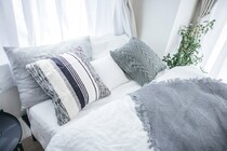 お布団の衣替え、もう済んだ？冬用寝具への替えどき1位は「11月」でも、替えどきがわからないときはどうすればいい？