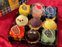 コージーコーナーで「賢者の石」モチーフがぎゅぎゅっと9個のプチケーキに！ハリポタファン的にテンションが上がったのはね…