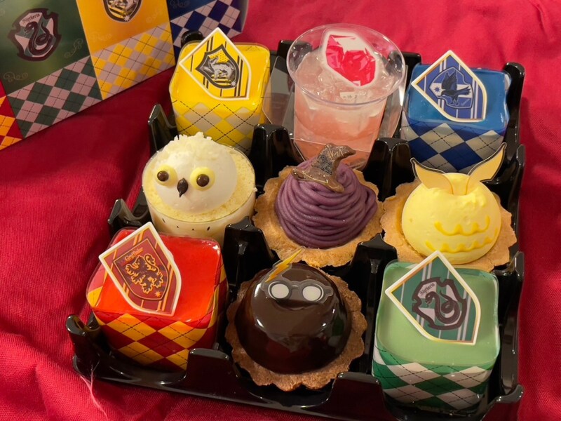 コージーコーナーで「賢者の石」モチーフがぎゅぎゅっと9個のプチケーキに！ハリポタファン的にテンションが上がったのはね…