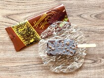 チョコ＆マカダミアナッツ好きさんはファミマへGO！ハワイ土産の定番「ハワイアンホースト」コラボのアイスが登場してるぞ〜！
