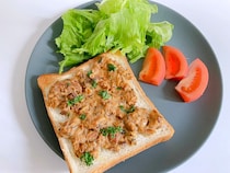 朝からたんぱく質が摂れる最強朝ごはん「さばみそ煮のペーストトースト」🐟混ぜて塗って焼くだけの簡単レシピはこれだ！