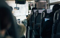 「高速バス」を利用しているときに感じるあるある29 / 「どこかの誰かのイビキが気になる」「渋滞時間が恐ろしい」など