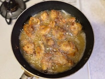 小麦粉を溶かした油で揚げると簡単っていうからやってみたら盛大に失敗→原因を探ってみたら大成功したぞっ🍗