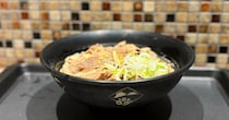 忘年会シーズンは名代富士そばの「バクテーそば」で乗り切ろう🍜 ニンニクとコショウのWパンチが二日酔いに効く可能性大です