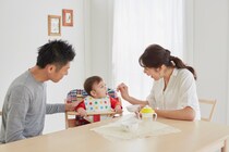 パパママが感じる祖父母世代の育児とのギャップって？「お箸の共有は勘弁して」「やたらと厚着させないで」など