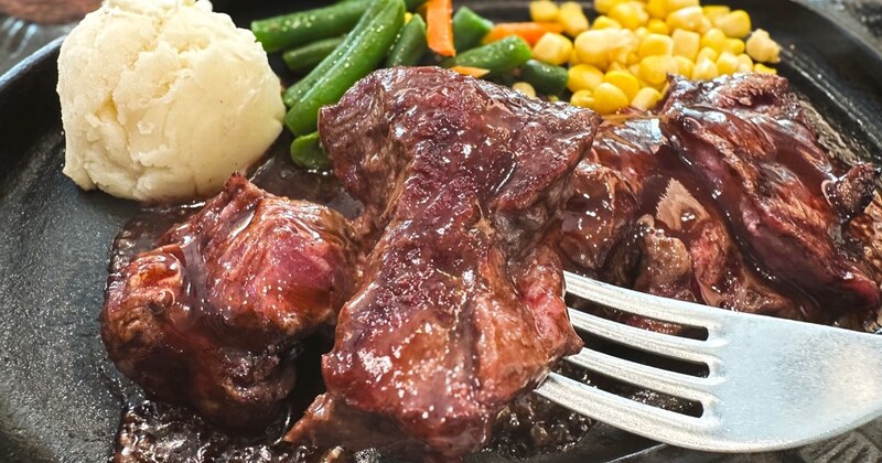 沖縄旅行の最後に締めくくりたい!大人気「ステーキ88」那覇空港店は駆け込みステーキ&心残り解消に最適だったよ〜っ🥩