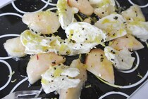 【夏の絶品】「モッツァレラと桃のサラダ」の元祖レシピを森永乳業が公開中♪ さっそく作ってみたよ