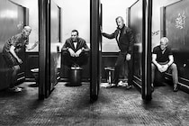 やめる道を選ぶか？ やめない道を選ぶか？ 前作から20年、かっこ悪い男のかっこいい映画『T2 トレインスポッティング』【最新シネマ批評】