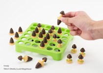 仁義なき戦いの決着はゲームで!! 「きのこの山」と「たけのこの里」モチーフの立体型オセロが登場！