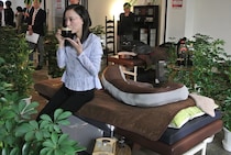 ベッドで眠れる「睡眠カフェ」が銀座にオープン♪ コーヒーを飲んでから昼寝する「コーヒーナップ」を体験してみた結果…【3月18日は睡眠の日】