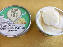 【しょっぱ旨】“塩のちょいがけ”で完成度が倍増！ シャトレーゼ「北海道スーパープレミアムアイスクリーム クリームチーズ＆ゆず」