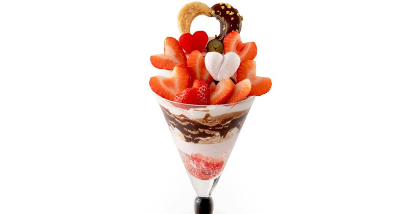 【ご自愛バレンタイン】タカノフルーツパーラーに “絵力強すぎ” な「いちごパフェ」がそろってます🍓
