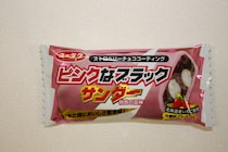 ブラックじゃない…ピンク色の「ブラックサンダー」登場！ / だけど北海道限定なので私の心がブラックサンダー