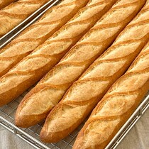 11月28日はフランスパンの日🥖ドンクがフランスパンを無料配布するって!!! 大きなフランスパンを持って記念写真も撮れるよ♡