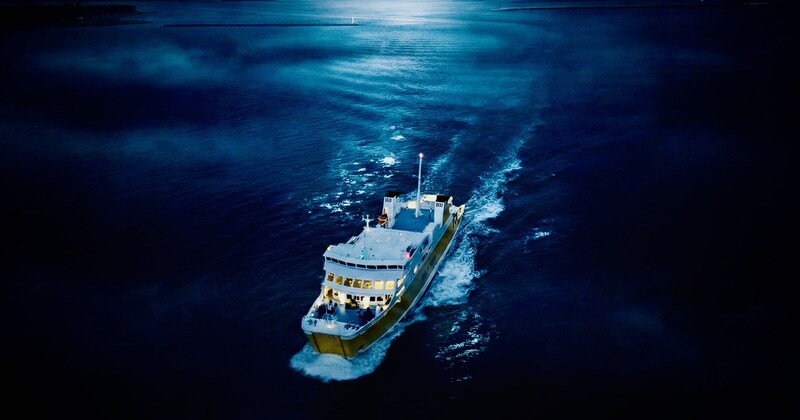 お寿司食べ放題のホラーイベント「ゾンビシップクルーズ」が出航〜🛳️あれ…逃げられないフェリーに乗るってもしかして帰れない？